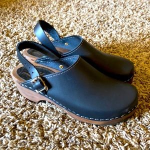 Never worn. Lotta black leather clogs.size 38